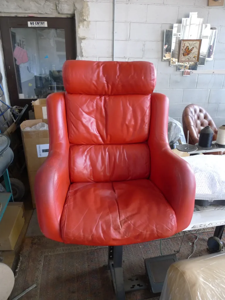 Karuselli Fiberglass Chair — Repair & Refurbishing — Before